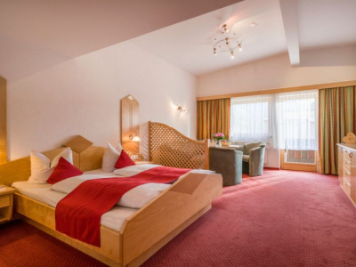 Hotel_Enzian_Hnr_17_Pertisau_Appartement_1_Schlafzimmer.jpg